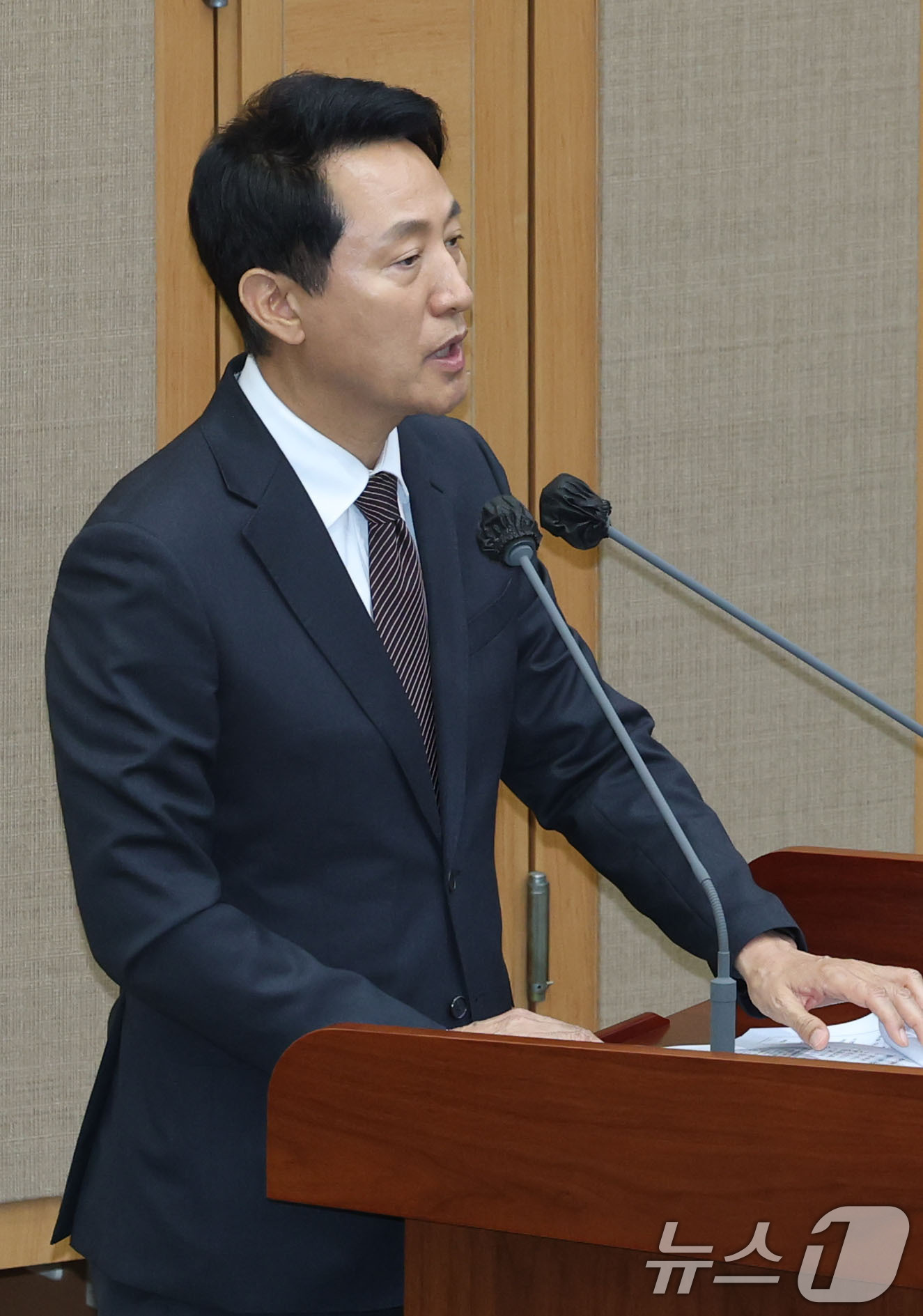 (서울=뉴스1) 이광호 기자 = 오세훈 서울시장이 11일 오후 서울 중구 서울특별시의회 본회의장에서 열린 제336회 서울시의회 정례회 본회의에 출석해 영동대로 지하공간 복합개발 건 …