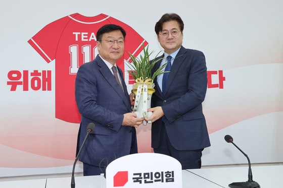 정점식 "야당 쓴소리 국정 반영해야"…홍익표 "국정운영에 활용"