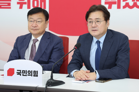 인사말하는 홍익표 정무수석