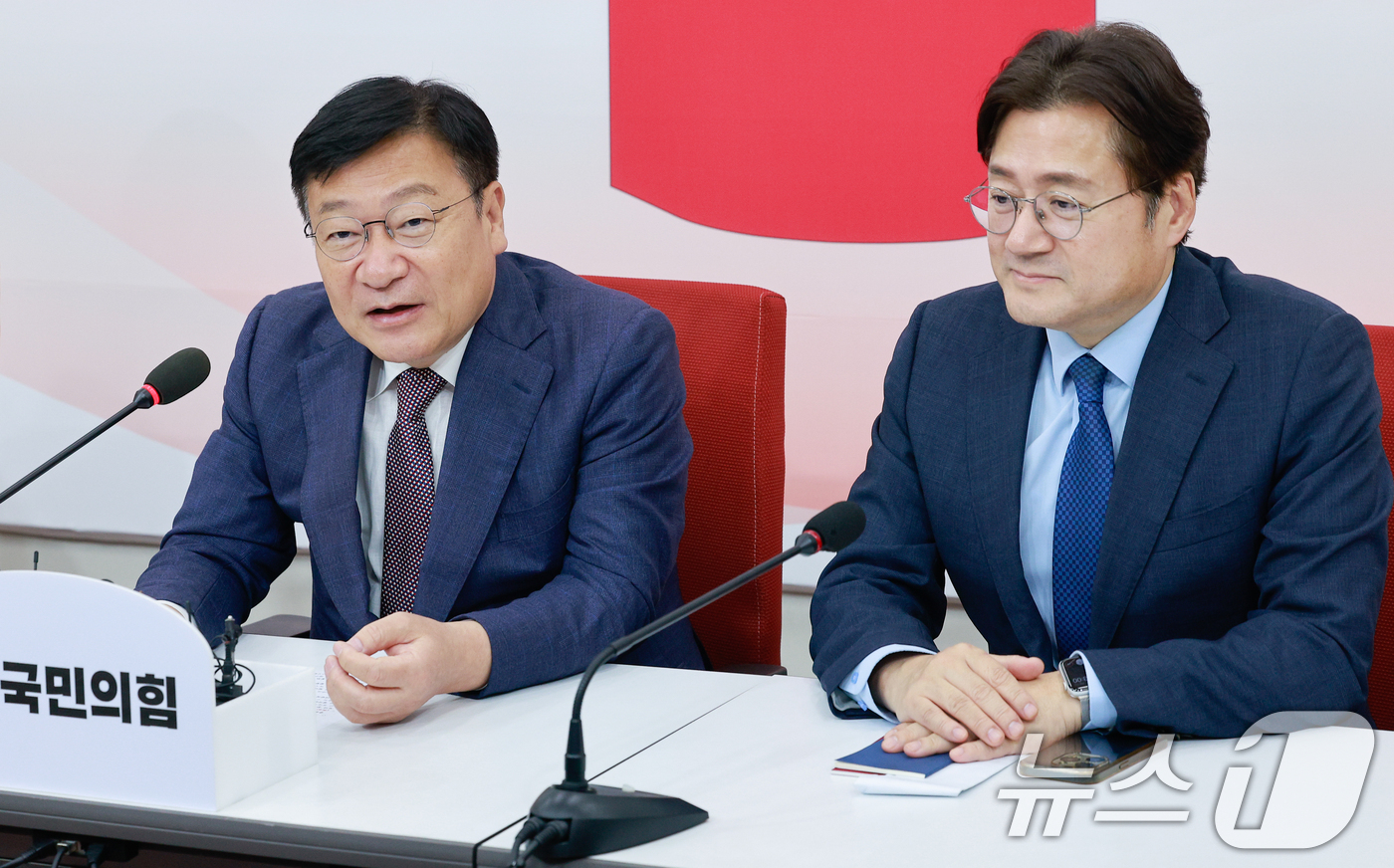 (서울=뉴스1) 안은나 기자 = 정점식 국민의힘 원내대표가 11일 오후 서울 여의도 국회에서 홍익표 대통령비서실 정무수석을 접견, 인사말을 하고 있다. 2026.6.11/뉴스1
