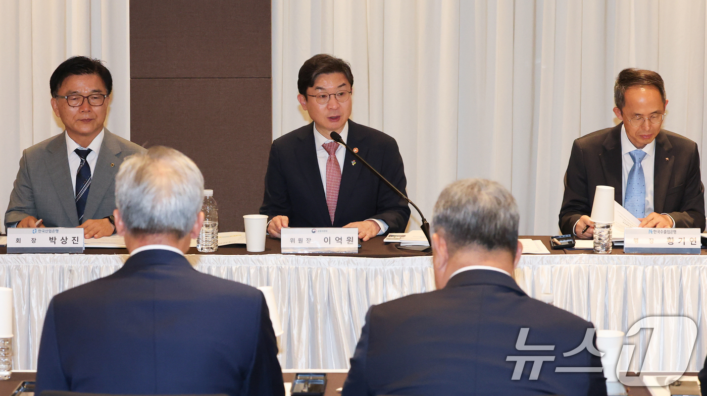 (대전=뉴스1) 김기태 기자 = 이억원 금융위원장이 11일 대전 유성구 인터시티호텔에서 열린 '정책금융 동행 in 대전'에 참석해 모두발언을 하고 있다.  2026.6.11/뉴스1 …