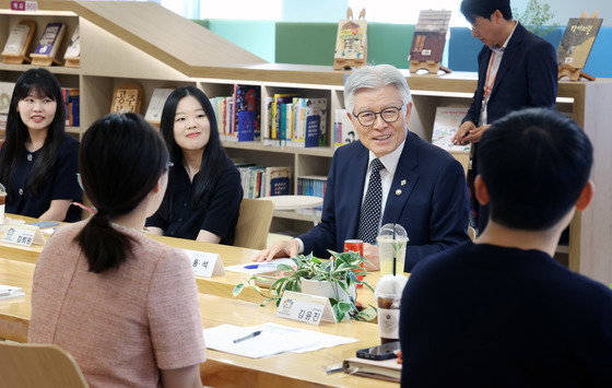 공무원 '학적 공백기'도 돌봄휴가…5~10년차 특별휴가 신설