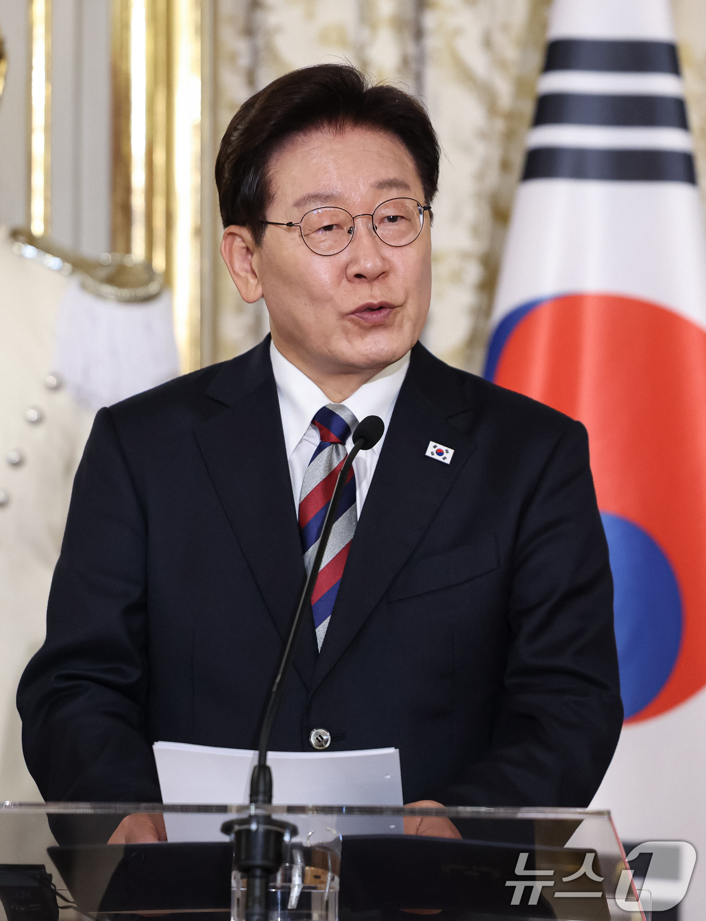 (로마(이탈리아)=뉴스1) 허경 기자 = 이재명 대통령이 11일(현지시간) 이탈리아 로마 대통령궁에서 공동언론발표를 하고 있다. 2026.6.11/뉴스1