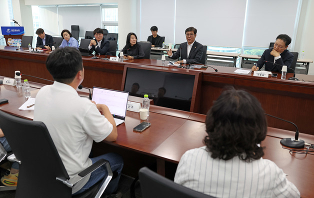 잠실 개표소 봉쇄 관련 대한체육회 만난 최휘영 문체부 장관
