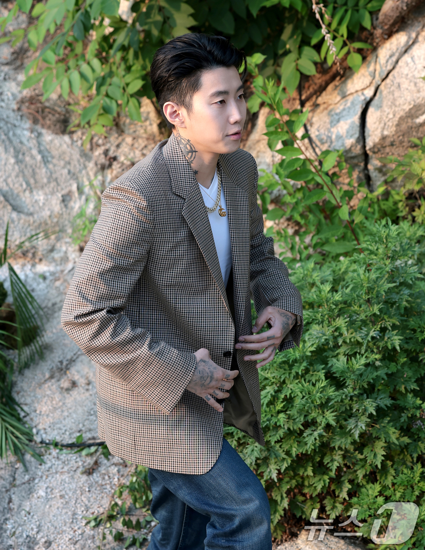 (서울=뉴스1) 권현진 기자 = 가수 박재범이 11일 서울 종로구 아카이브피피에서 열린 태그호이어 모나코-더아이콘 행사 기념 포토 행사에 참석하고 있다. 2026.6.11/뉴스1