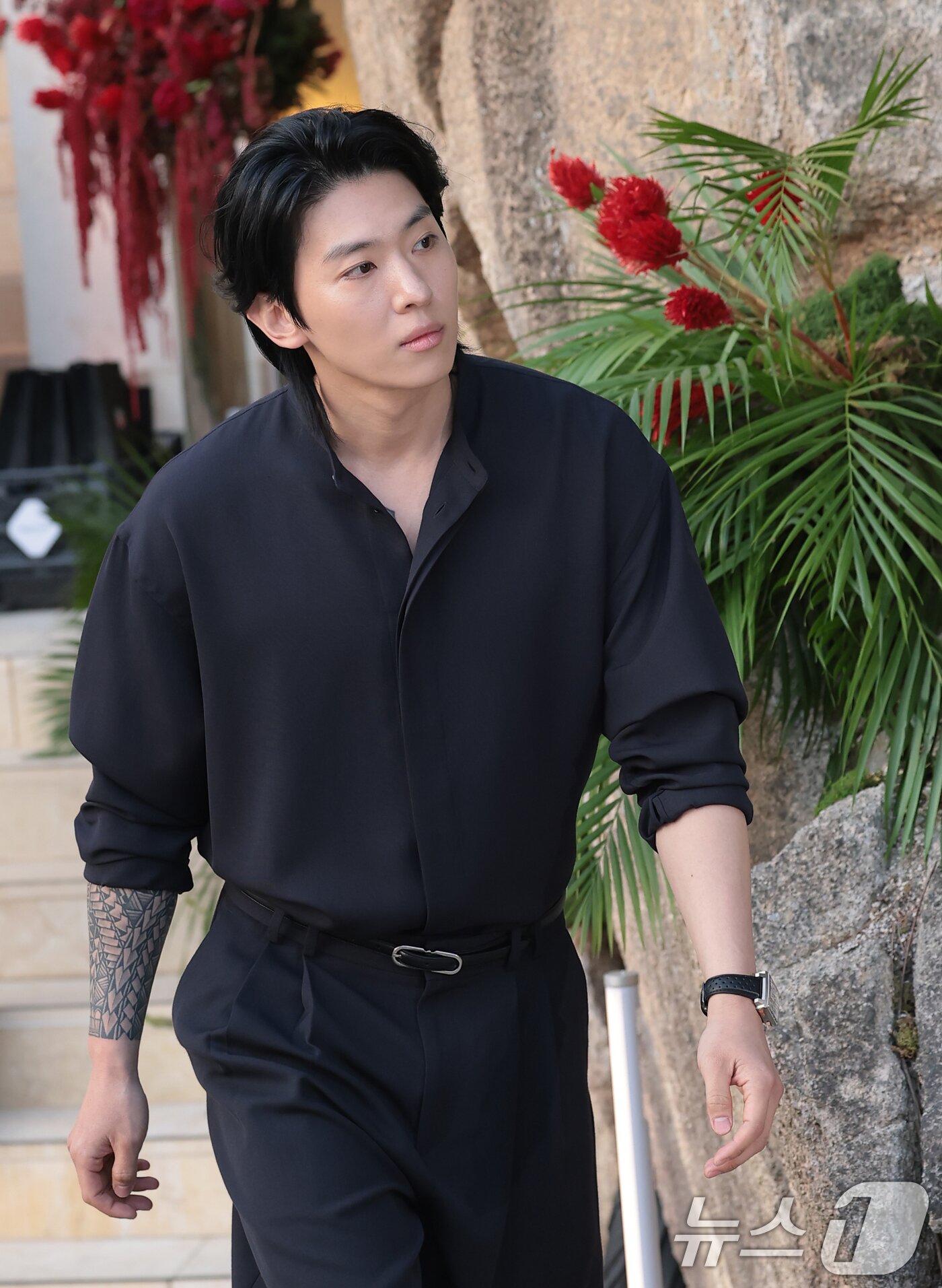 본문 이미지 - 방송인 덱스가 11일 서울 종로구 아카이브피피에서 열린 태그호이어 모나코-더아이콘 행사 기념 포토 행사에 참석하고 있다. 2026.6.11 ⓒ 뉴스1 권현진 기자