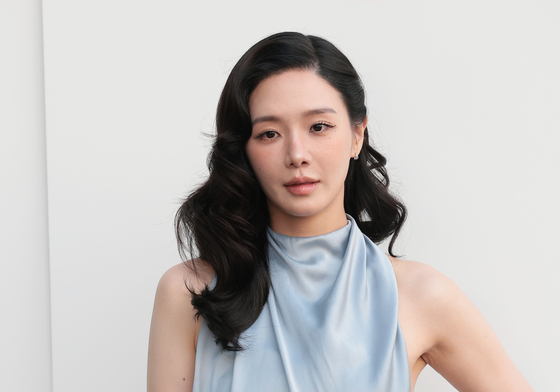 박규영, 고혹적인 눈빛