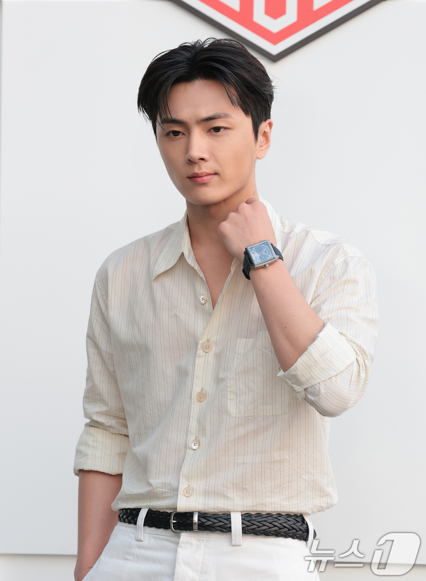 (서울=뉴스1) 권현진 기자 = 엔하이픈 제이가 11일 서울 종로구 아카이브피피에서 열린 태그호이어 모나코-더아이콘 행사 기념 포토 행사에 참석해 포즈를 취하고 있다. 2026.6 …