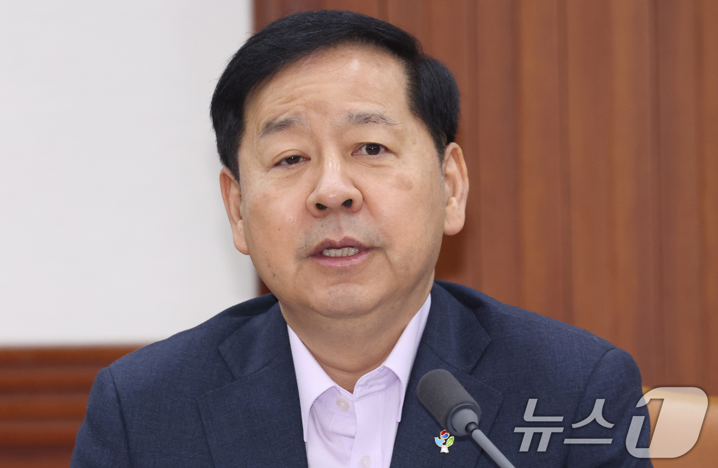 (서울=뉴스1) 김명섭 기자 = 구윤철 경제부총리 겸 재정경제부 장관이 12일 서울 종로구 세종대로 정부서울청사에서 열린 비상경제본부회의 겸 경제관계장관회의에서 모두 발언을 하고 …