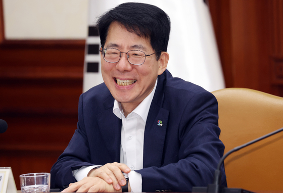 환하게 웃는 황종우 해수부 장관