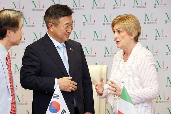 윤호중, OECD 무대서 'AI 민주정부' 비전 공유…"공정·투명 서비스"