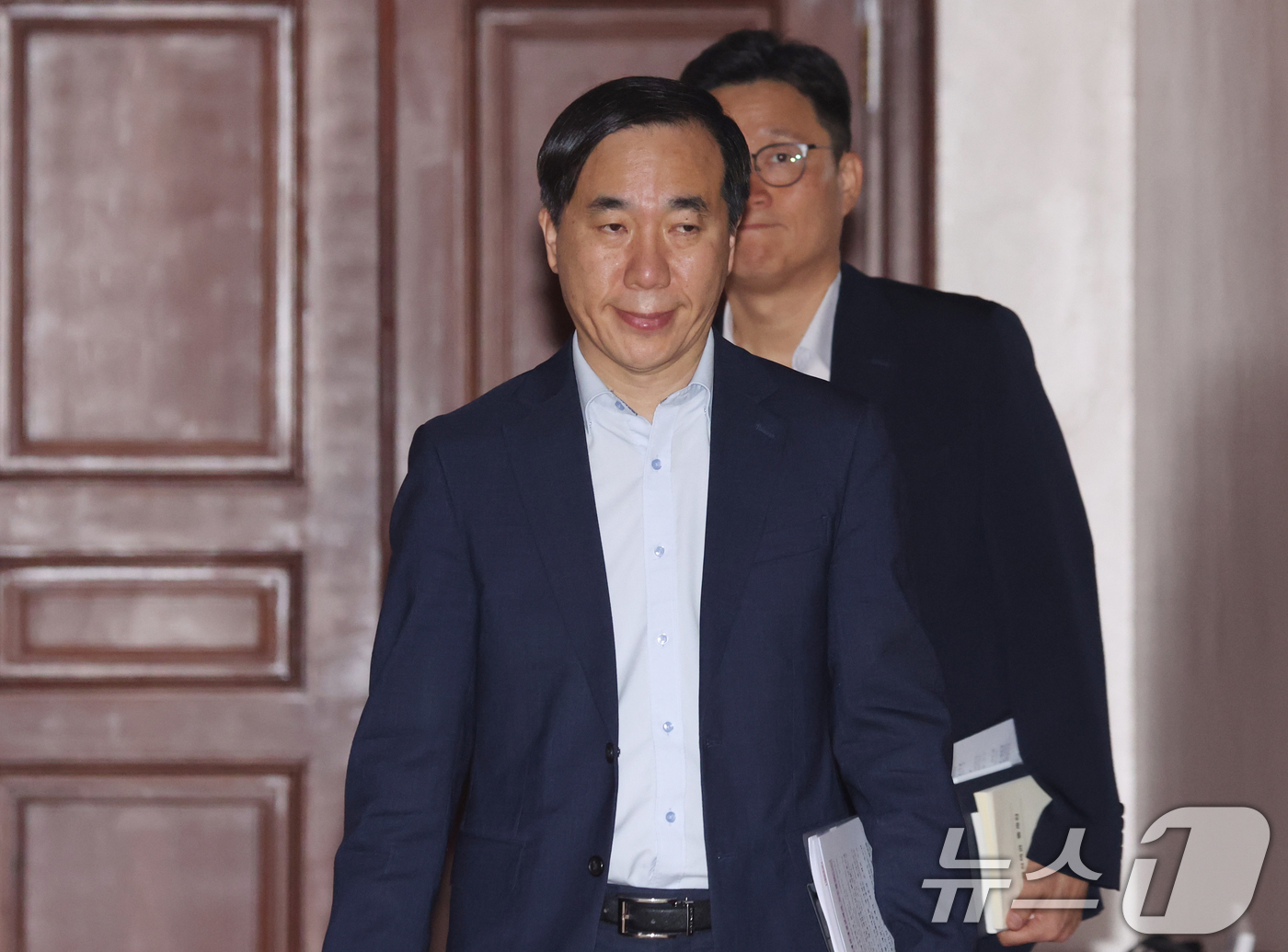 (서울=뉴스1) 김명섭 기자 = 유수영 재정경제부 대변인이 12일 서울 종로구 세종대로 정부서울청사에서 열린 비상경제본부회의 겸 경제관계장관회의에 참석하고 있다.  2026.6.1 …