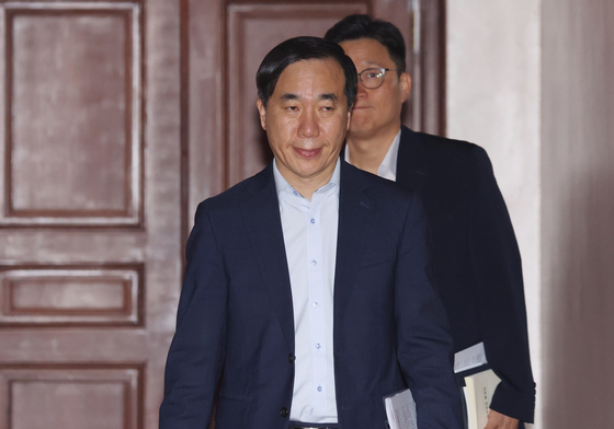 비상경제본부회의 참석하는 유수영