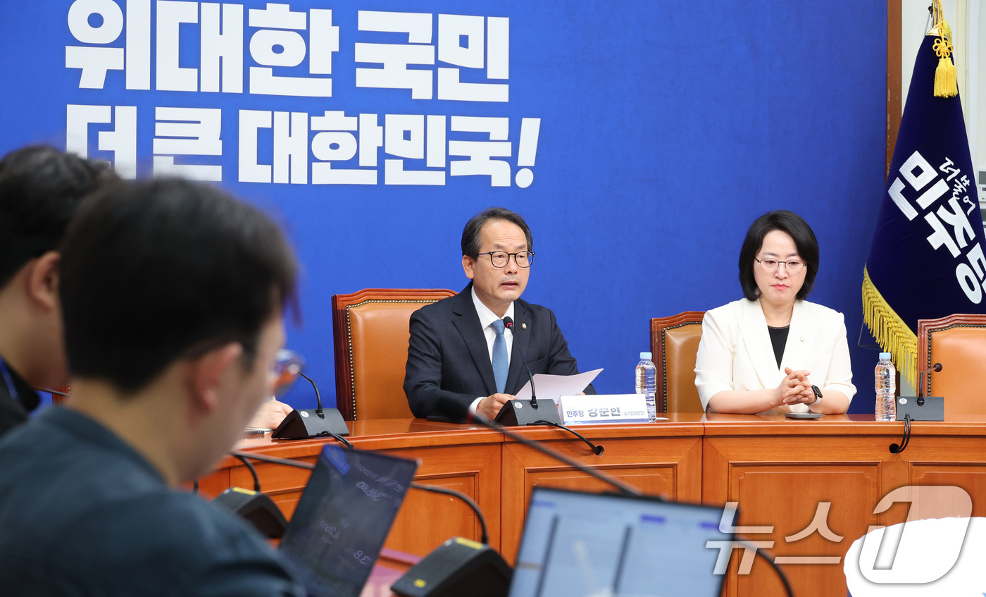 (서울=뉴스1) 신웅수 기자 = 강준현 더불어민주당 수석대변인이 12일 서울 여의도 국회에서 현안 관련 기자간담회를 하고 있다. 2026.6.12/뉴스1