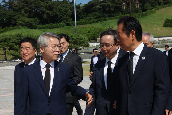 대화 나누는 정청래·민형배