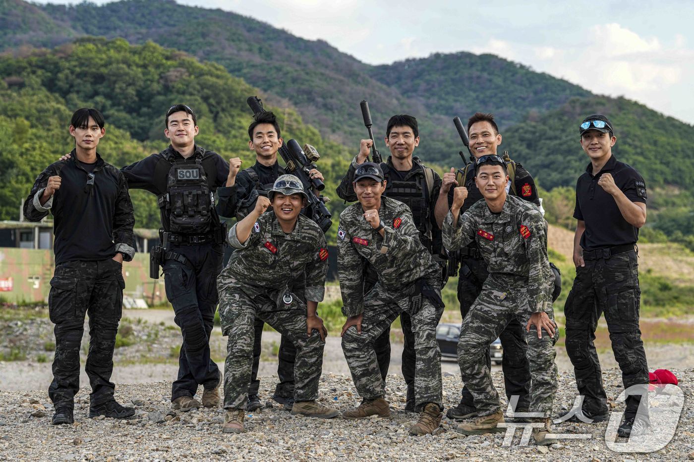 (서울=뉴스1) = 해병대사령부는 지난 6일부터 포항 수성사격장에서 제5회 해병대사령관배 저격수 경연대회를 실시했다고 12일 밝혔다.지난 11일 경연대회에 참가한 저격수들이 기념촬 …