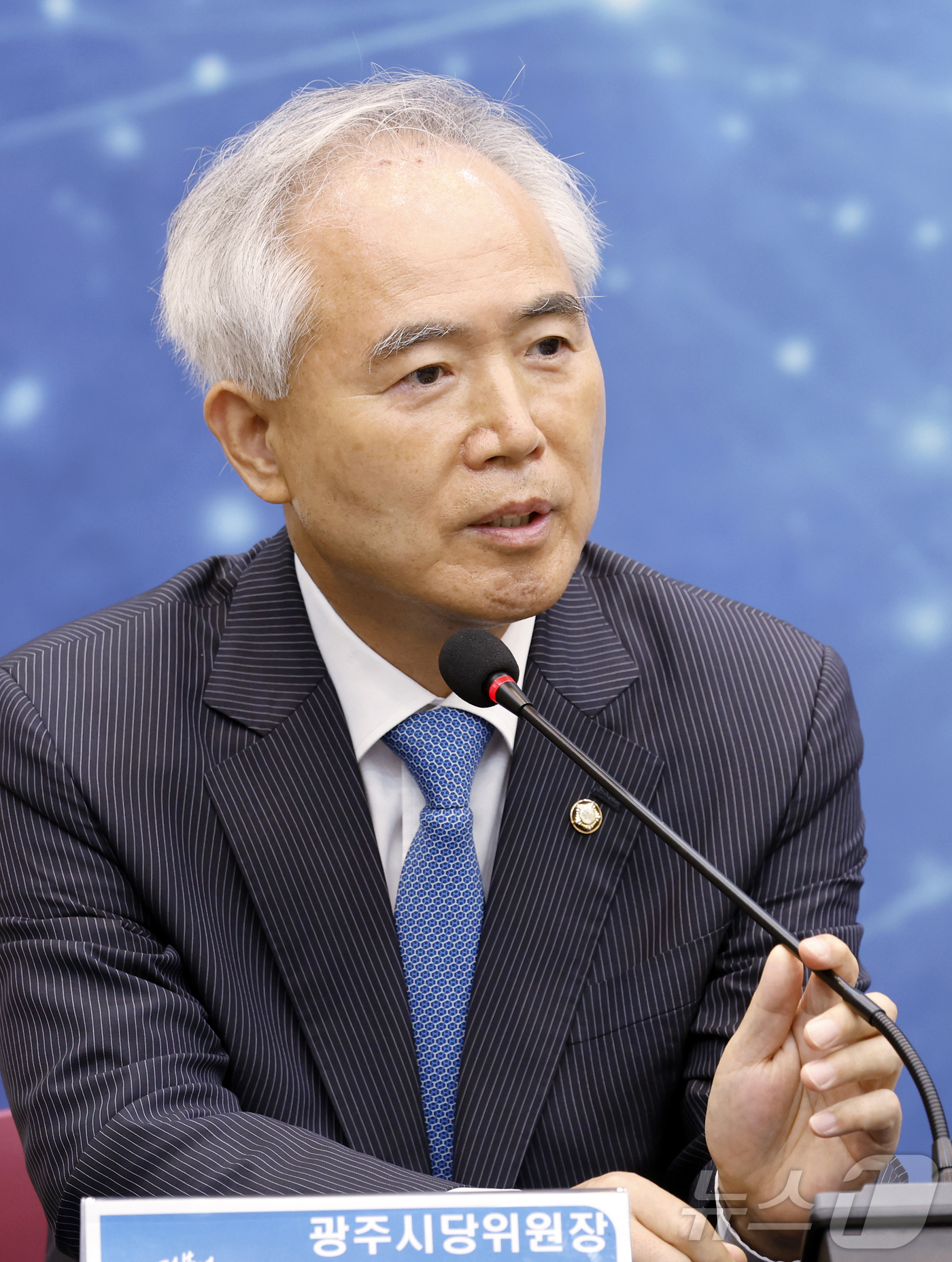 (광주=뉴스1) 김태성 기자 = 양부남 더불어민주당 광주시당위원장이 12일 오전 광주시 김대중컨벤션센터에서 열린 민주당 전남광주현장 최고위원회의에서 인사말을 하고 있다 2026.6 …