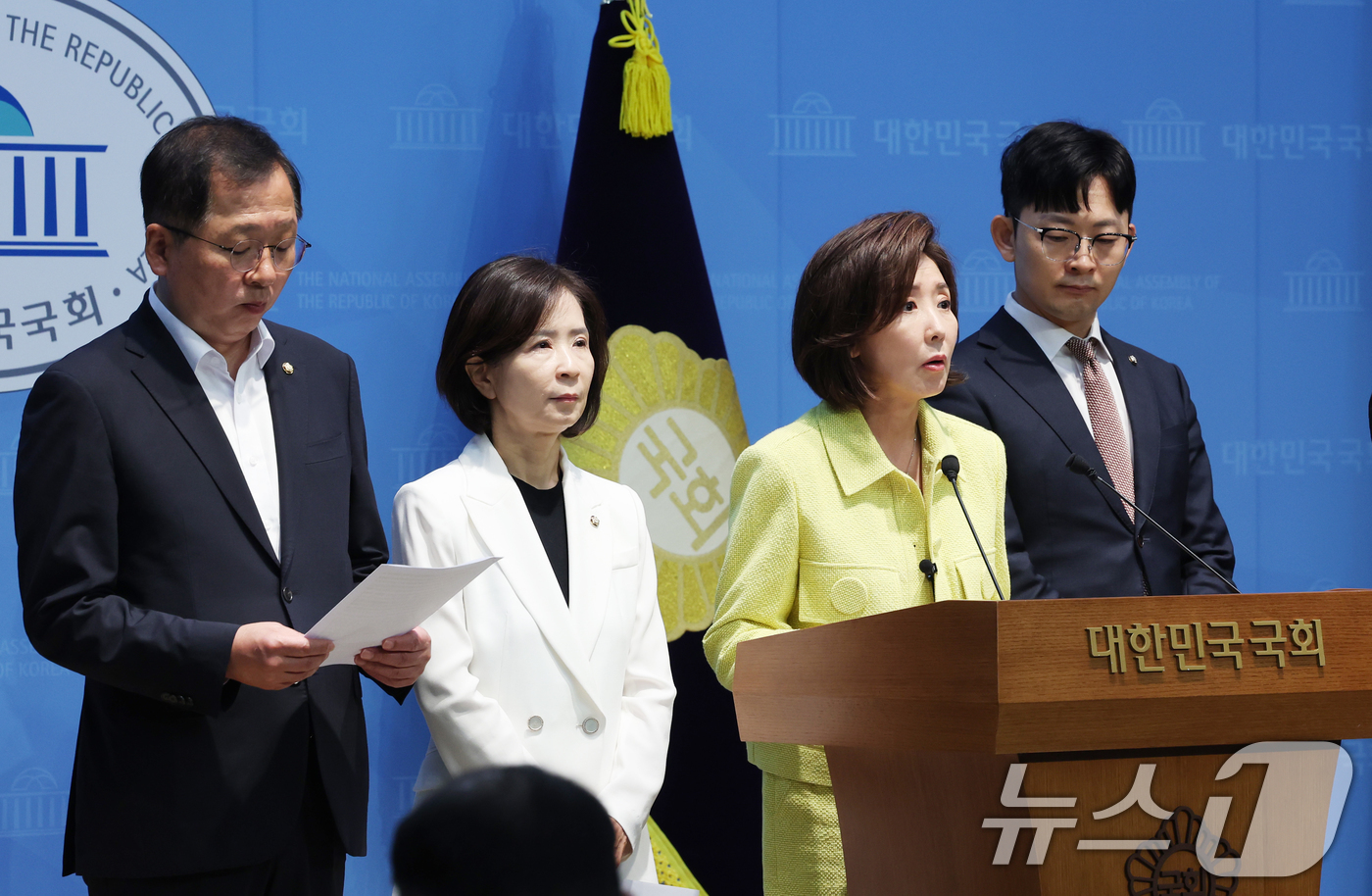 (서울=뉴스1) 황기선 기자 = 나경원 국민의힘 의원이 12일 오전 서울 여의도 국회에서 6·3 지방선거 부실 사태 관련 기자회견을 하고 있다.  2026.6.12/뉴스1