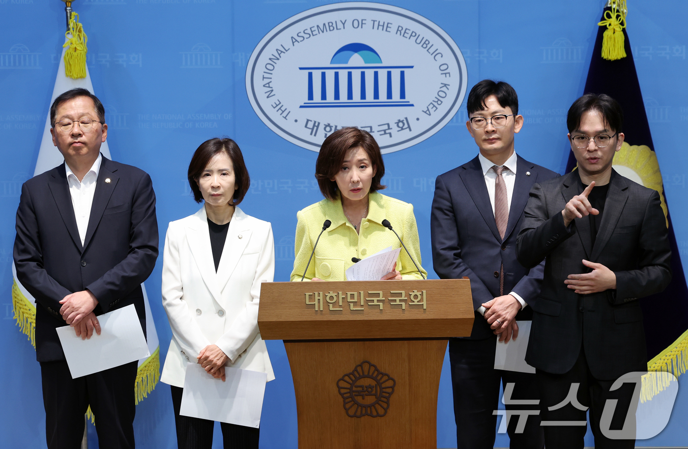 (서울=뉴스1) 황기선 기자 = 나경원 국민의힘 의원이 12일 오전 서울 여의도 국회에서 6·3 지방선거 부실 사태 관련 기자회견을 하고 있다.  2026.6.12/뉴스1