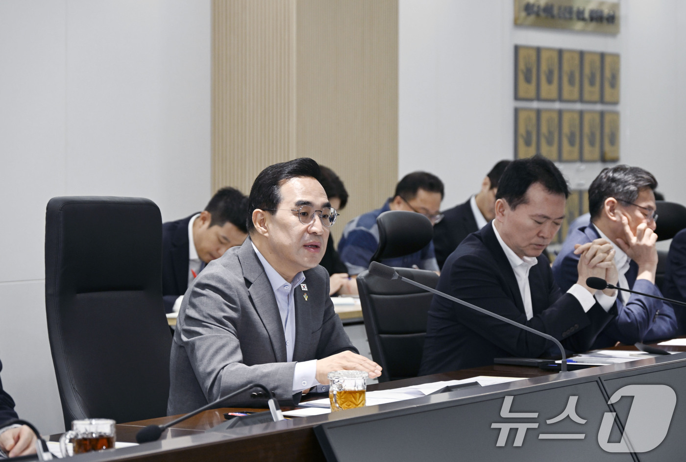 (서울=뉴스1) = 박홍근 기획예산처 장관이 12일 오전 정부세종청사에서 열린 '제6차 기획예산처 확대간부회의'를 주재하고 있다. (기획예산처 제공. 재판매 및 DB금지) 2026 …
