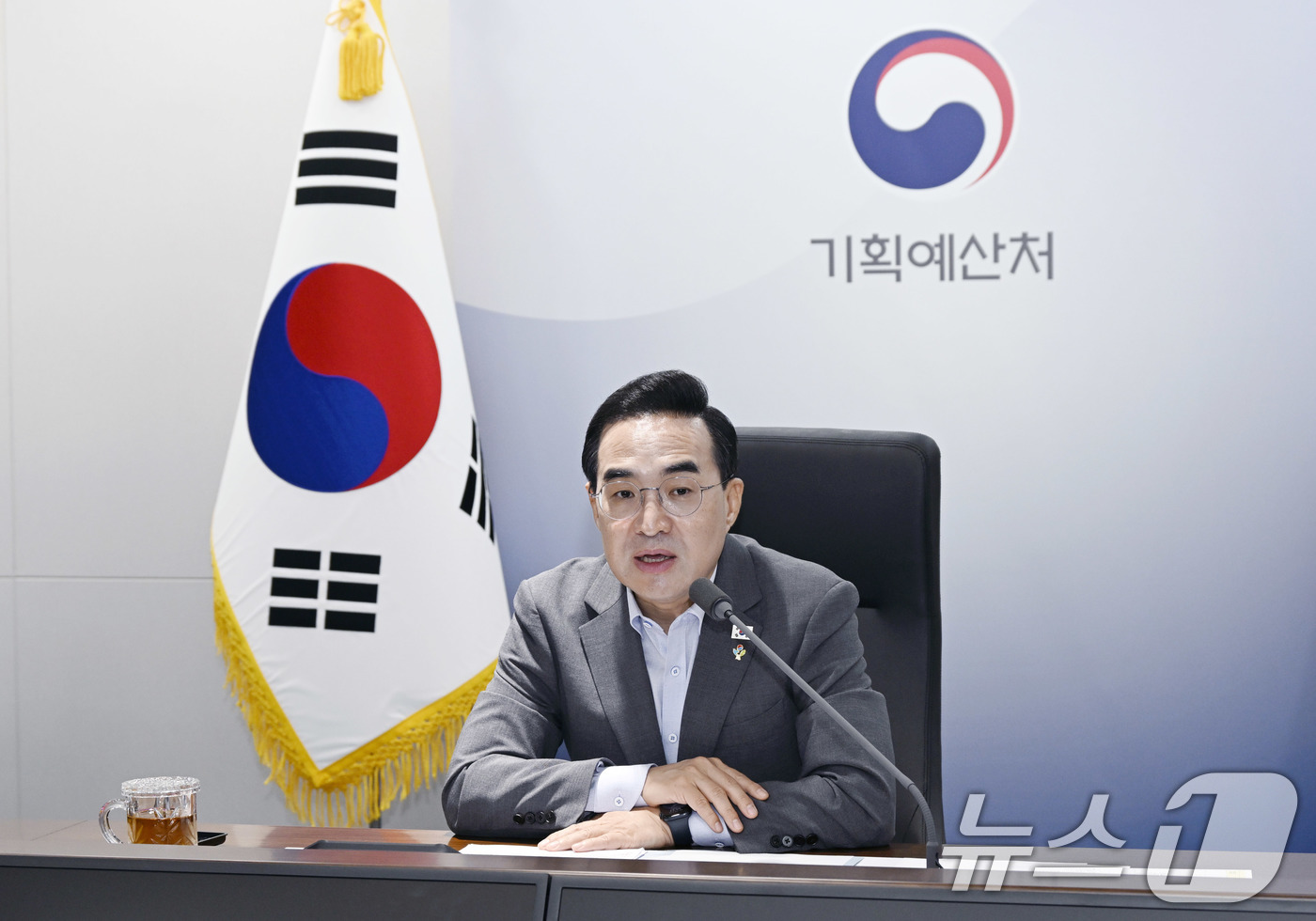 (서울=뉴스1) = 박홍근 기획예산처 장관이 12일 오전 정부세종청사에서 열린 '제6차 기획예산처 확대간부회의'에서 모두발언을 하고 있다. (기획예산처 제공. 재판매 및 DB금지) …