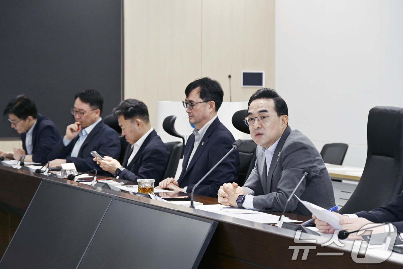(서울=뉴스1) = 박홍근 기획예산처 장관이 12일 오전 정부세종청사에서 열린 '제6차 기획예산처 확대간부회의'를 주재하고 있다. (기획예산처 제공. 재판매 및 DB금지) 2026 …