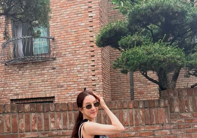 스카프·키링으로 '백꾸', 촘촘히 엮은 위빙…올여름 가방 '개성 경쟁'[패션&뷰티]