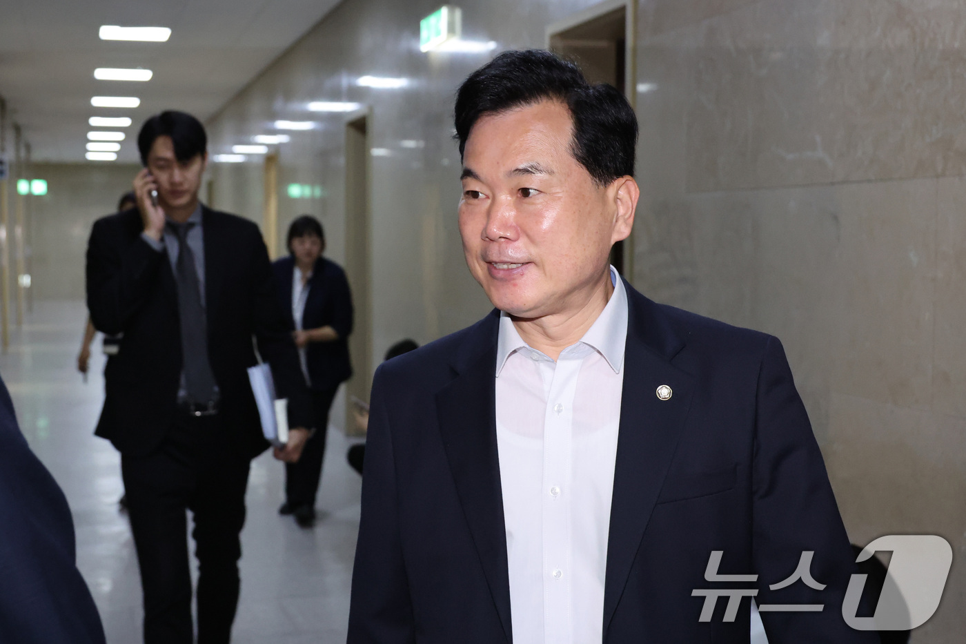 (서울=뉴스1) 신웅수 기자 = 김승수 국민의힘 원내수석부대표가 12일 서울 여의도 국회에서 열린 천준호 더불어민주당 원내수석부대표와의 회동에 참석하고 있다. 2026.6.12/뉴 …