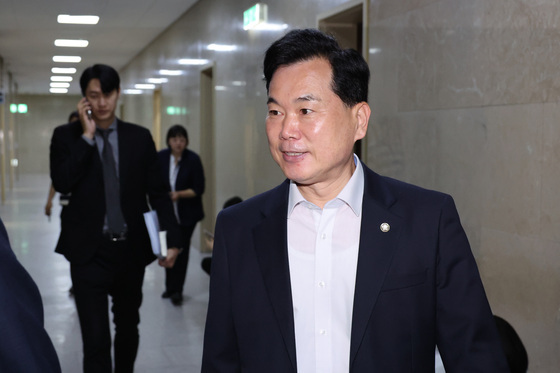 회동 참석하는 김승수 원내수석