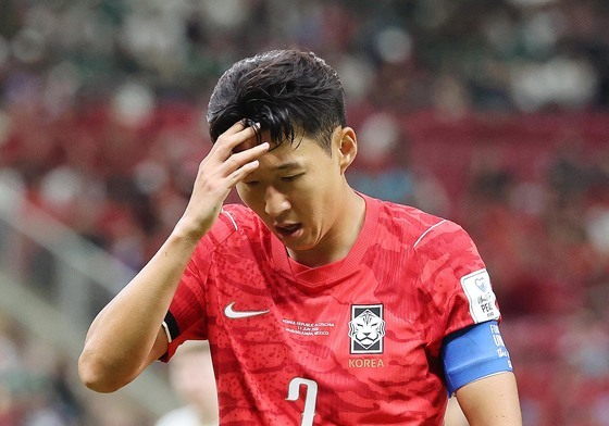 손흥민 '너무 아쉬워'
