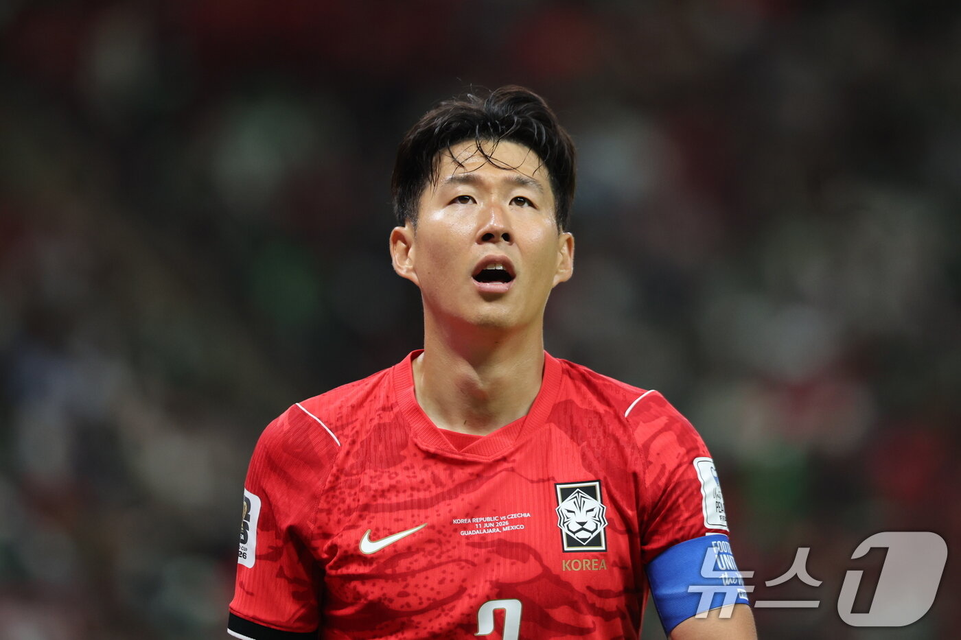 본문 이미지 - 한민국 축구국가대표팀 손흥민이 11일(현지시간) 멕시코 할리스코주 사포판 과달라하라 스타디움에서 열린 2026 북중미 월드컵 A조 조별리그 1차전 대한민국과 체코의 경기에서 슈팅이 막힌 뒤 아쉬워 하고 있다. 2026.6.12 ⓒ 뉴스1 박지혜 기자