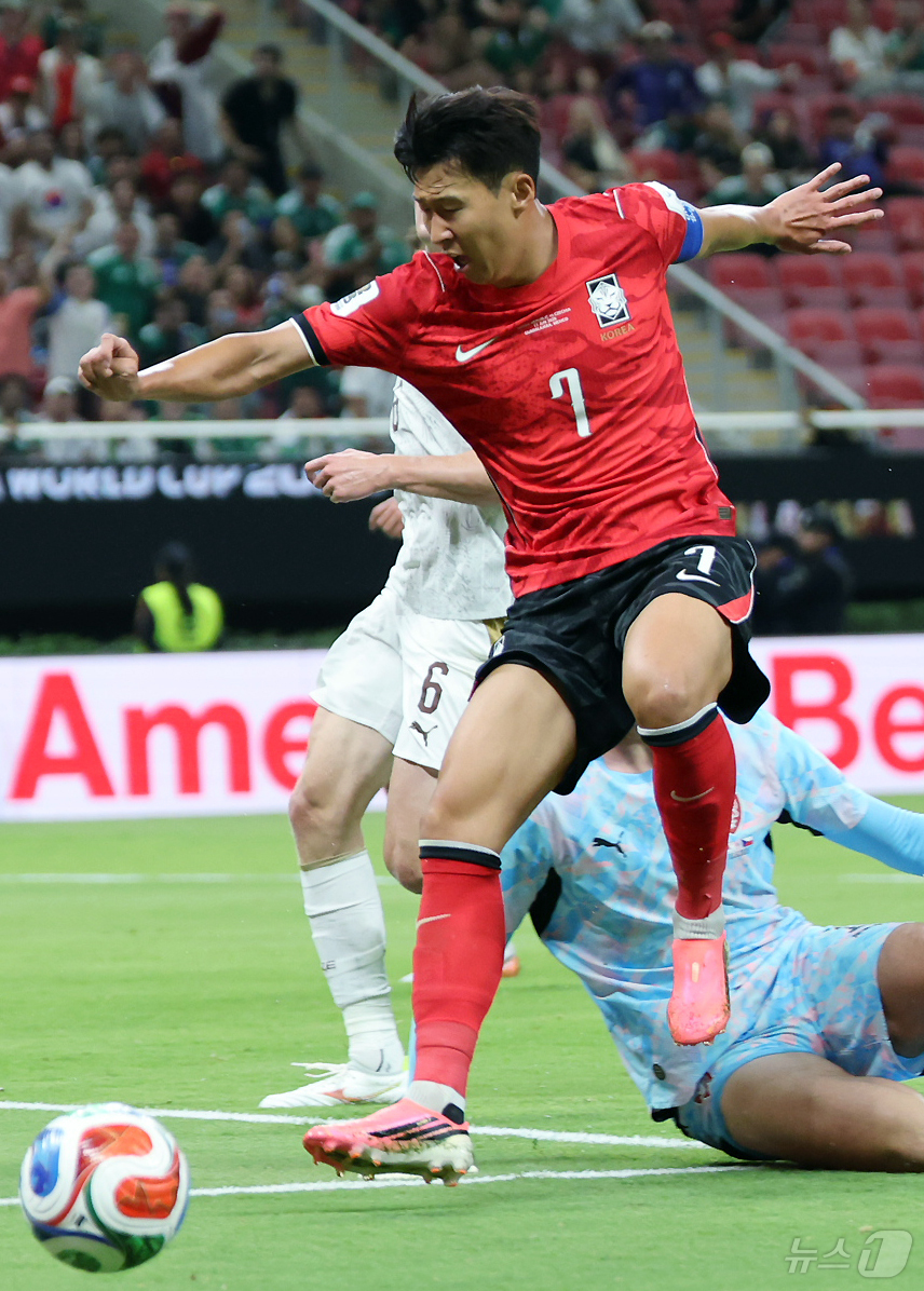 (과달라하라(멕시코)=뉴스1) 박지혜 기자 = 대한민국 축구국가대표팀 손흥민이 11일(현지시간) 멕시코 할리스코주 사포판 과달라하라 스타디움에서 열린 2026 북중미 월드컵 A조 …