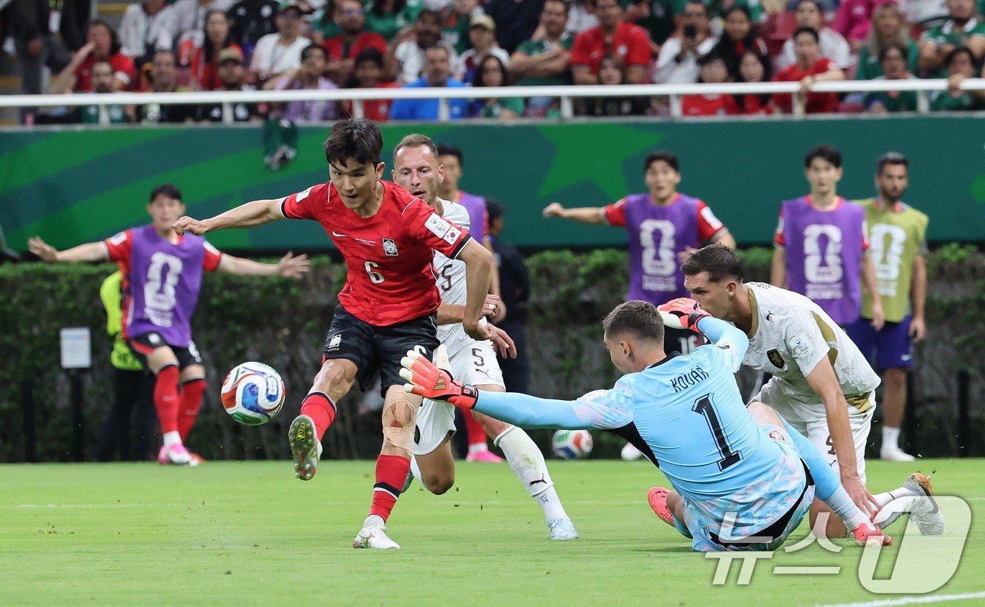 (과달라하라(멕시코)=뉴스1) 임세영 기자 = 대한민국 축구국가대표팀 황인범이 11일(현지시간) 멕시코 할리스코주 사포판 과달라하라 스타디움에서 열린 2026 북중미 월드컵 A조 …