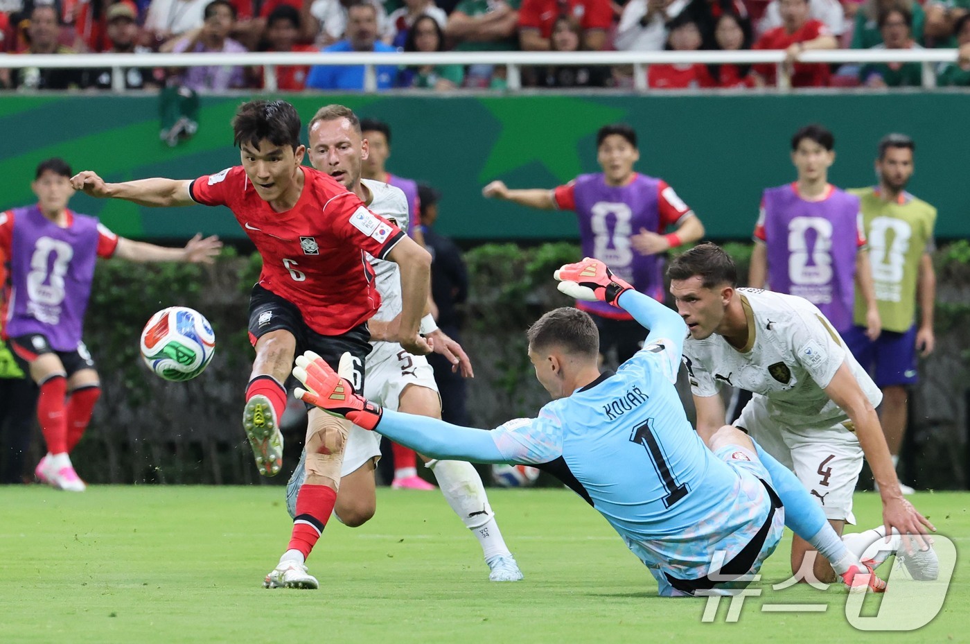 (과달라하라(멕시코)=뉴스1) 임세영 기자 = 대한민국 축구국가대표팀 황인범이 11일(현지시간) 멕시코 할리스코주 사포판 과달라하라 스타디움에서 열린 2026 북중미 월드컵 A조 …