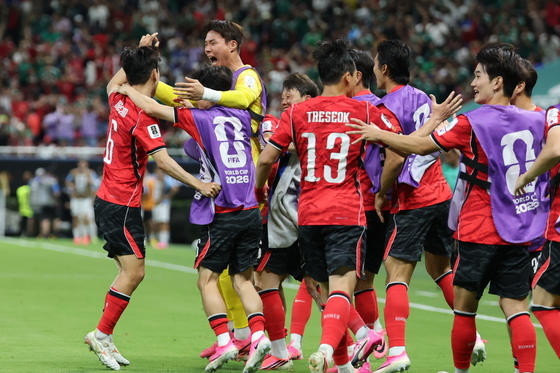 [속보] 한국 2-1 체코…후반 35분 '오현규 역전골'