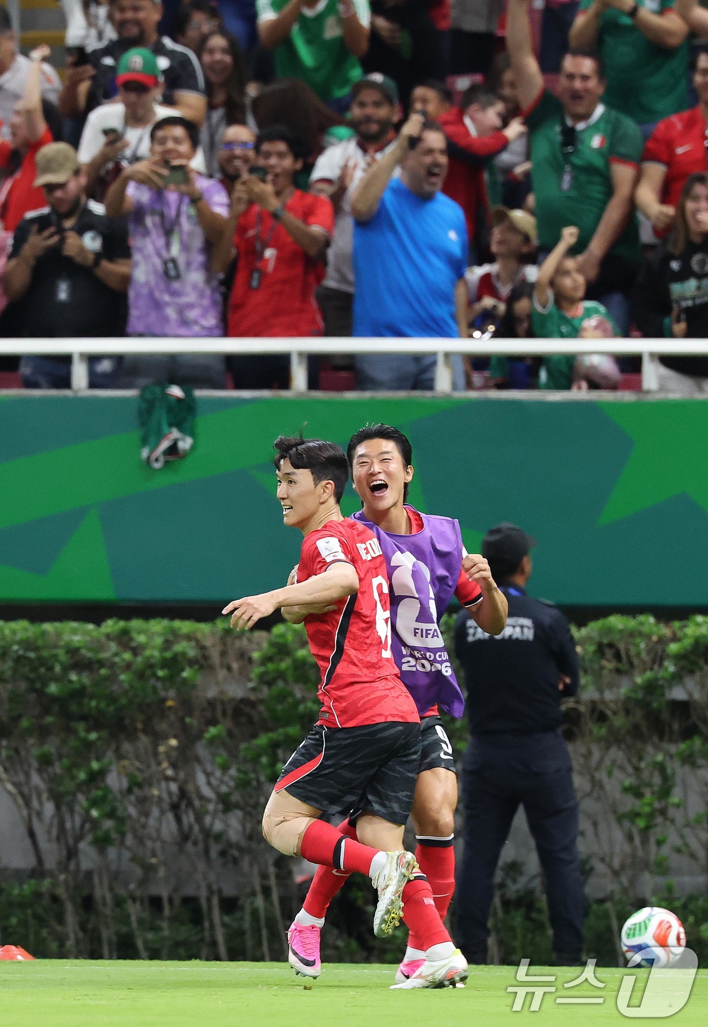 (과달라하라(멕시코)=뉴스1) 임세영 기자 = 대한민국 축구국가대표팀 황인범이 11일(현지시간) 멕시코 할리스코주 사포판 과달라하라 스타디움에서 열린 2026 북중미 월드컵 A조 …