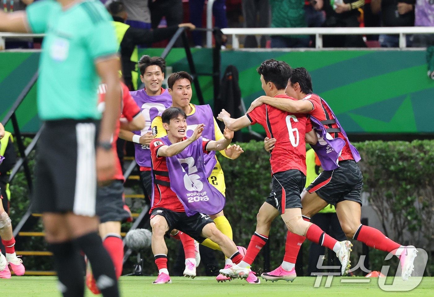 (과달라하라(멕시코)=뉴스1) 임세영 기자 = 대한민국 축구국가대표팀 황인범이 11일(현지시간) 멕시코 할리스코주 사포판 과달라하라 스타디움에서 열린 2026 북중미 월드컵 A조 …