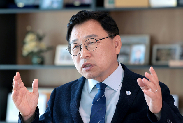 정근식 서울교육감 2기 시작…무상교육·교권·학생인권조례 과제로