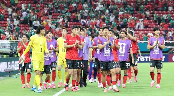 체코 상대로 2-1 승리 거둔 대한민국 축구대표팀
