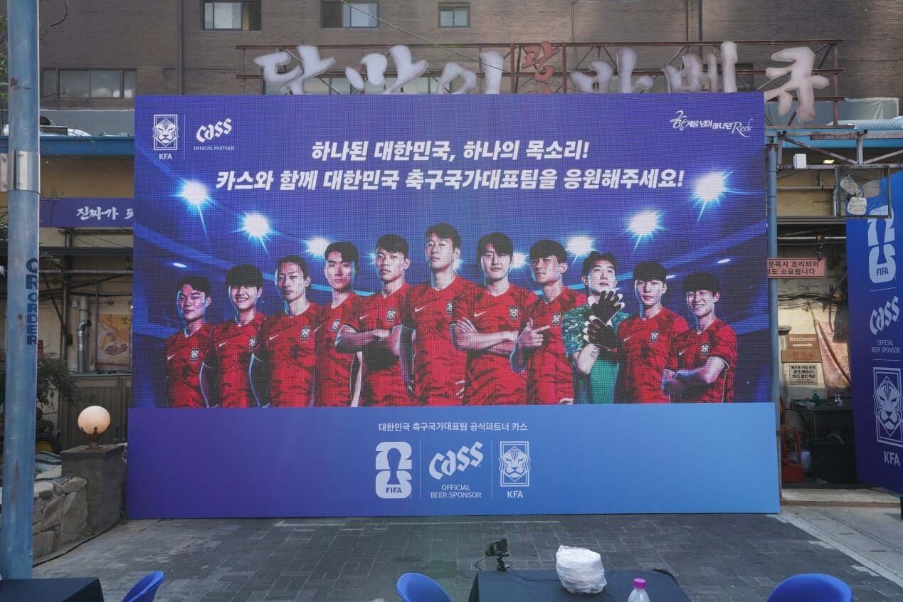 본문 이미지 - 평일 오전 외식 명소에서 펼쳐진 '카스 뷰잉펍'.(오비맥주 제공)