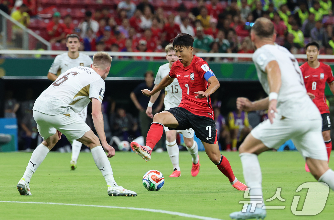 (과달라하라(멕시코)=뉴스1) 임세영 기자 = 대한민국 축구국가대표팀 손흥민이 11일(현지시간) 멕시코 할리스코주 사포판 과달라하라 스타디움에서 열린 2026 북중미 월드컵 A조 …