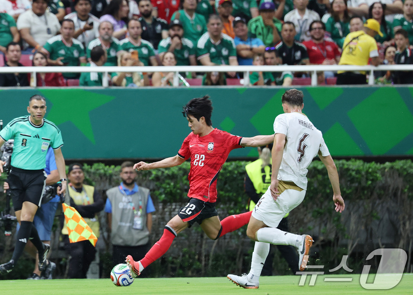 (과달라하라(멕시코)=뉴스1) 임세영 기자 = 대한민국 축구국가대표팀 설영우가 11일(현지시간) 멕시코 할리스코주 사포판 과달라하라 스타디움에서 열린 2026 북중미 월드컵 A조 …