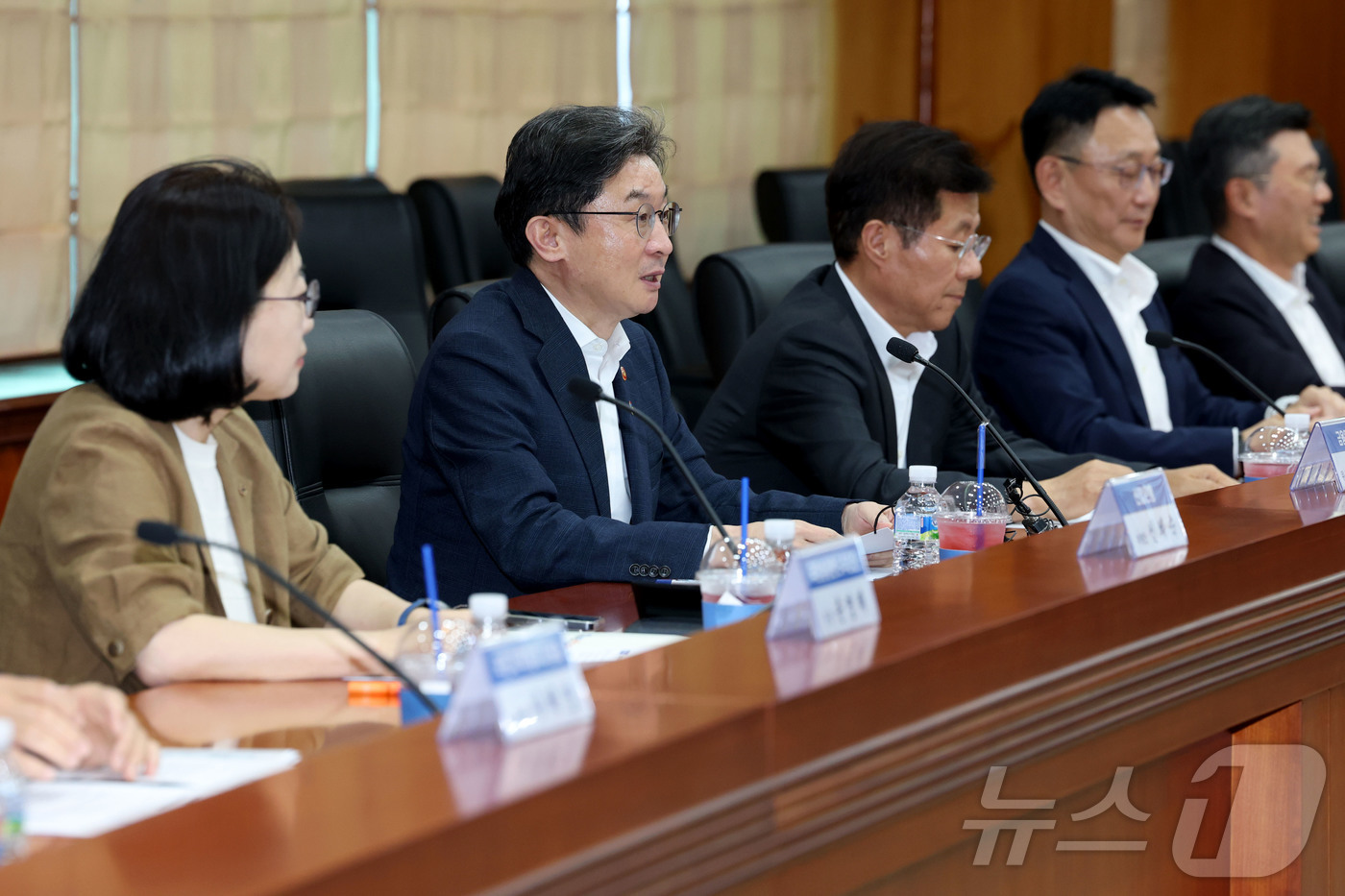 (서울=뉴스1) 이광호 기자 = 이억원 금융위원장이 지난 12일 오후 서울 여의도 금융투자협회에서 열린 국민참여형 국민성장펀드 운용사 간담회에서 발언하고 있다. 2026.6.14/ …