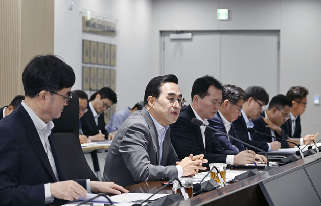 박홍근 기획처 장관 "업무 전반에 AI 도입·적극행정 보상"