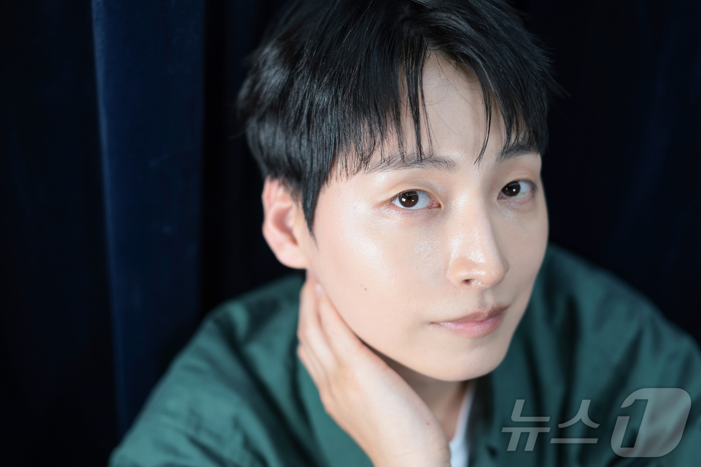 (서울=뉴스1) 권현진 기자 = 배우 임지호가 서울 종로구 뉴스1 사옥에서 열린 인터뷰에 앞서 포즈를 취하고 있다.임지호는 지난 16일 종영한 티빙 오리지널 드라마 '취사병 전설이 …