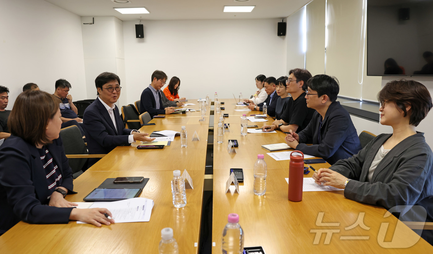 (서울=뉴스1) = 최휘영 문화체육관광부 장관이 12일 서울 종로구 국립현대미술관 서울관에서 열린 '문화예술정책자문위원회 애니메이션 분과 제3차 회의'에서 발언하고 있다. (문화체 …