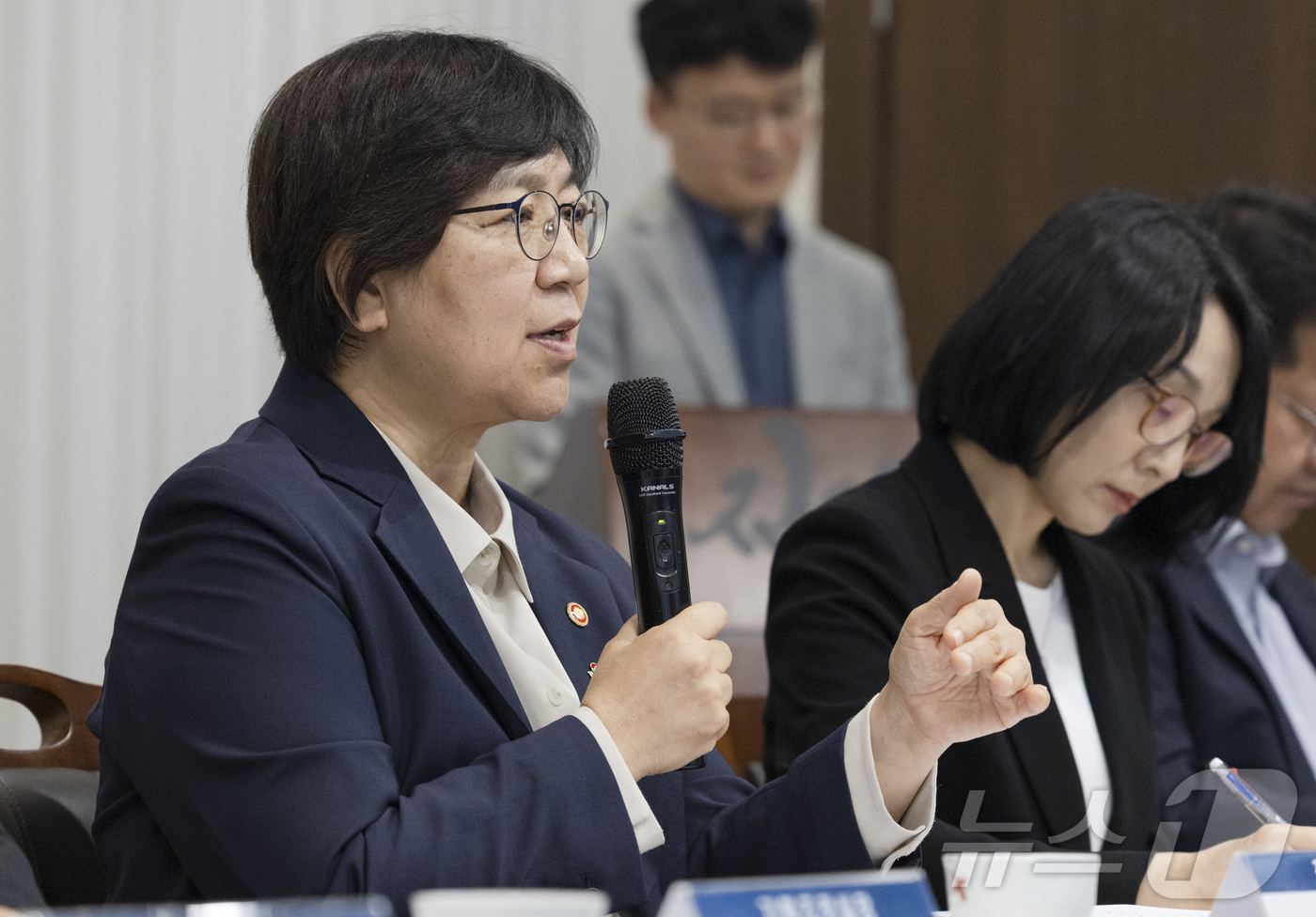 (서울=뉴스1) = 정은경 보건복지부 장관이 지난 11일 서울 광화문의 한 식당에서 열린 국민주권정부 출범 1주년 계기 보건복지부 출입기자단 정책간담회에서 발언하고 있다. (보건복 …