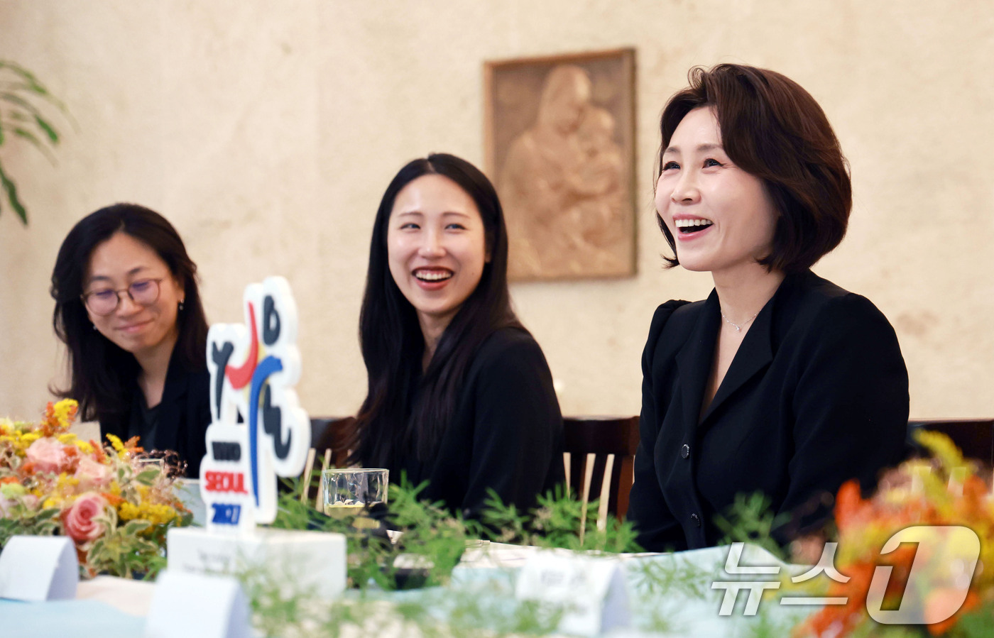 (로마(이탈리아)=뉴스1) 허경 기자 = 김혜경 여사가 12일(현지시간) 이탈리아 로마 한인신학원에서 열린 2027 서울 세계청년대회 관련 사제들과의 만남에서 발언하고 있다. 20 …