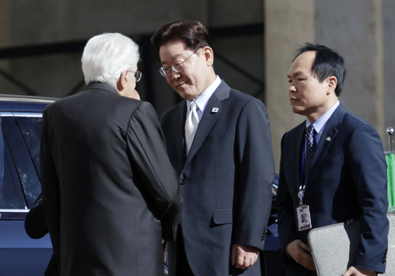 인사 나누는 이재명·세르지오 마타렐라 대통령