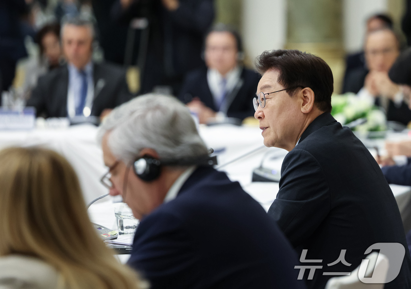 (로마(이탈리아)=뉴스1) 허경 기자 = 이재명 대통령이 12일(현지시간) 이탈리아 로마 한 호텔에서 열린 비즈니스 라운드테이블에서 발언을 하고 있다. 2026.6.13/뉴스1